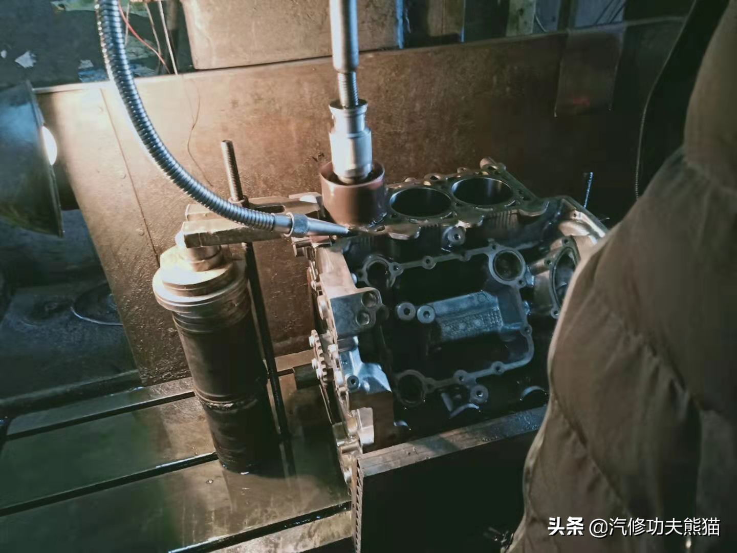 08款奥迪a6l手动挡2.0t烧机油么,09款奥迪a6l2.4烧机油怎么解决