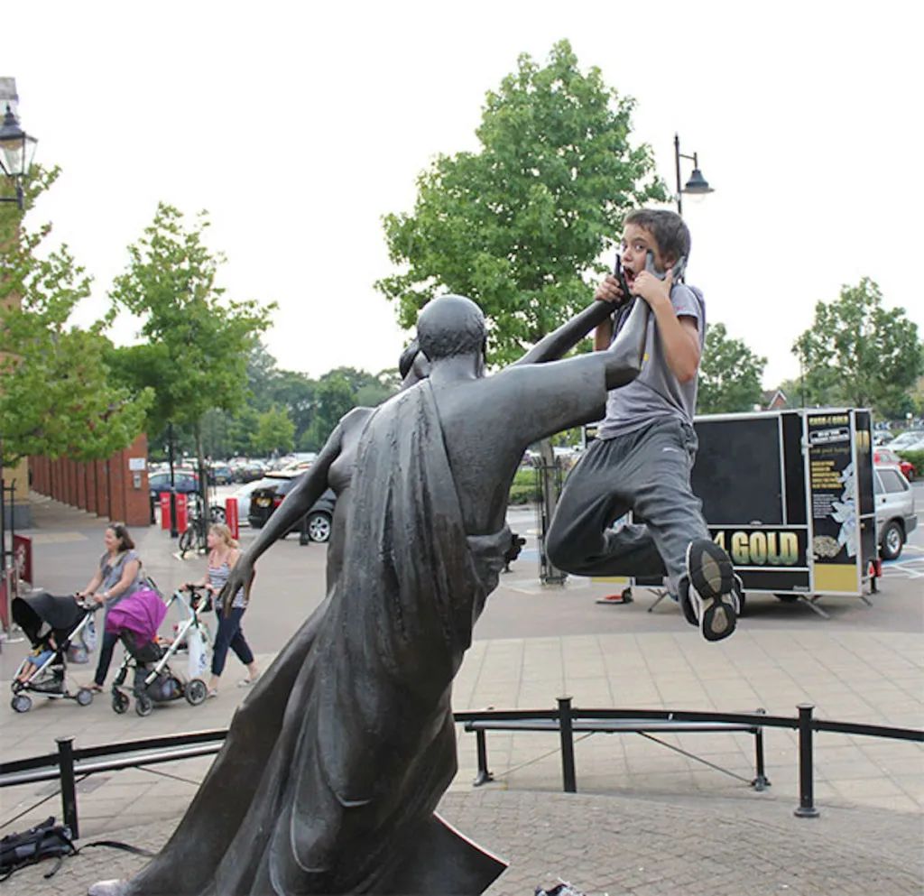 各种搞笑雕塑图片,爆笑的恶搞雕像图片