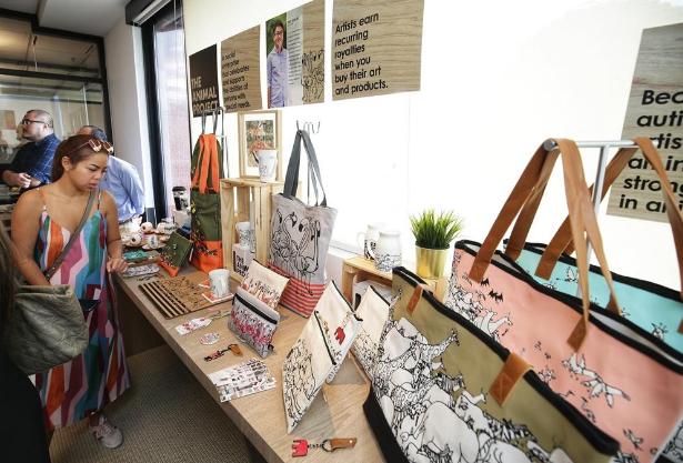 新加坡纪念品哪里买？小红点设计品牌的“设计·乌节”了解一下？