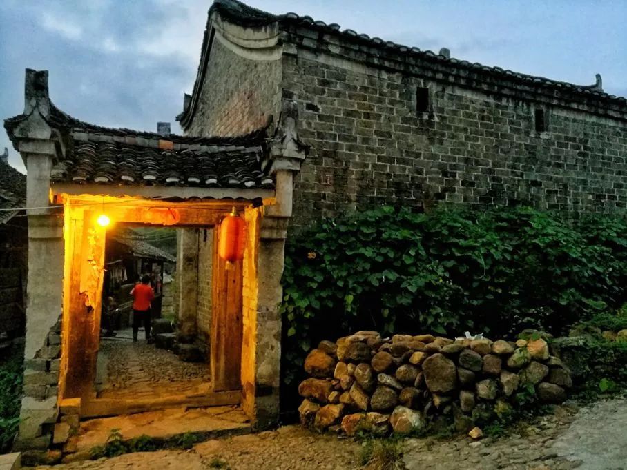 年轻人反感亲戚谈论的话题,年轻人为什么越来越反感亲戚