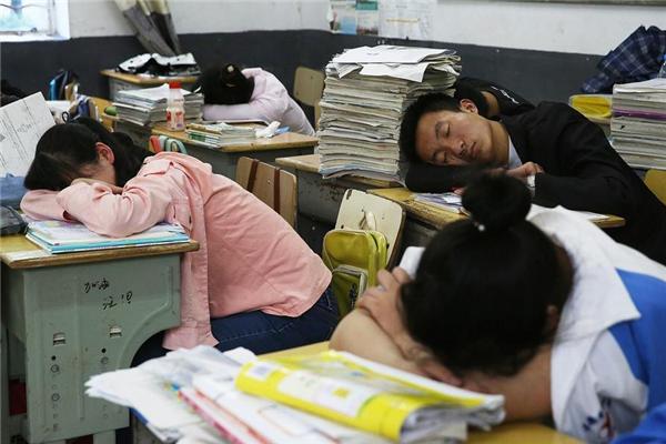 初中生熬夜写作业该怎么解决,初中生晚上怎么高效写作业