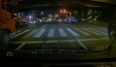 无锡高架桥发生桥面侧翻致3死2伤,无锡发生高架侧翻的重大安全事故