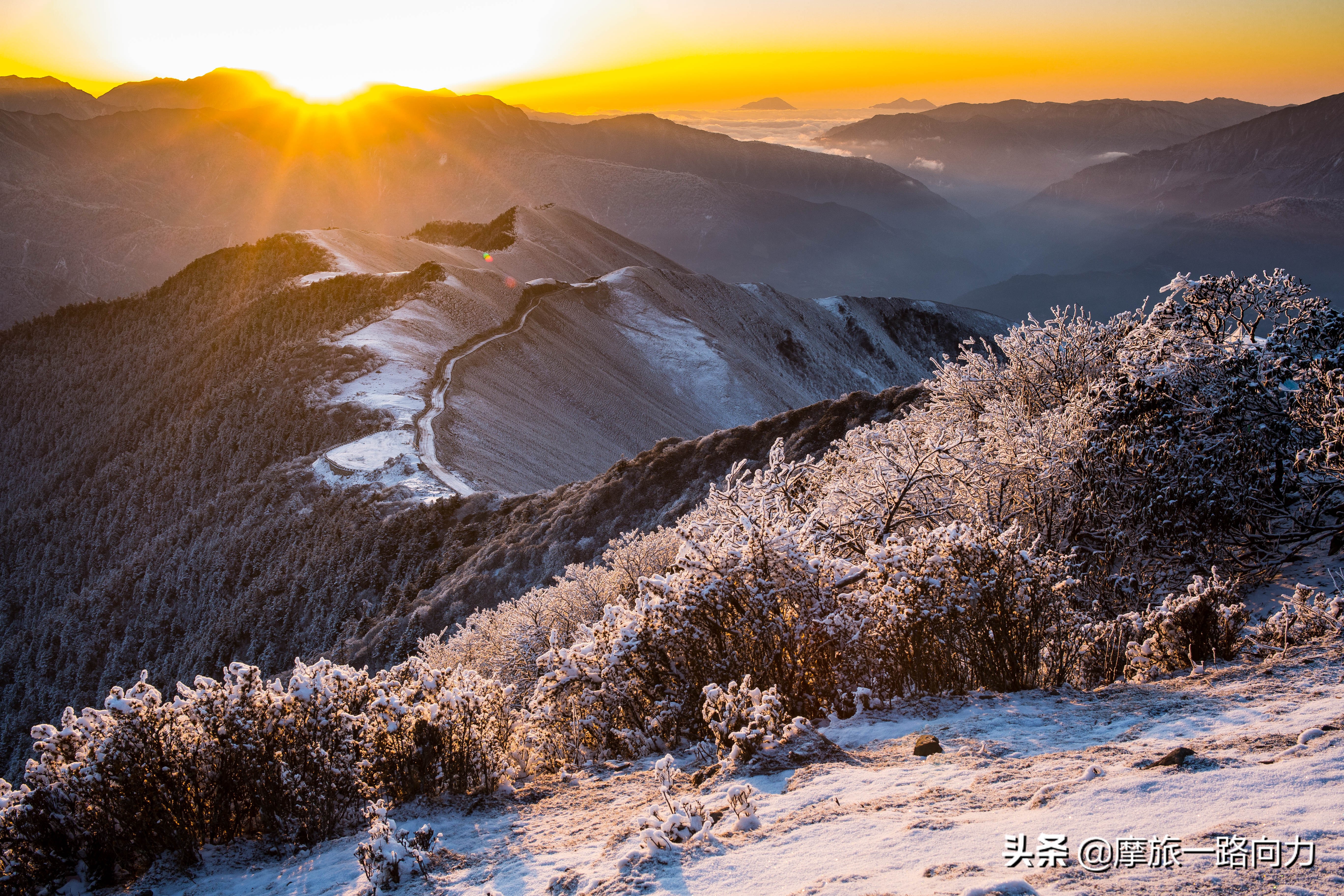 骑着本田NC750X摩旅网红地《达瓦更扎》