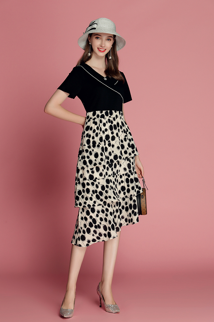 “偏胖”的女人，穿裙子尽量注意这5点，优雅得体，显瘦也很简单