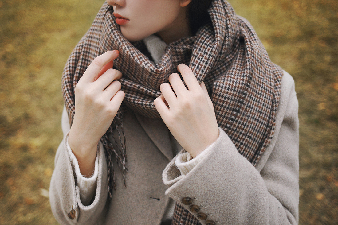 羊毛大衣搭配连帽针织衫,羊毛大衣小韩风穿搭