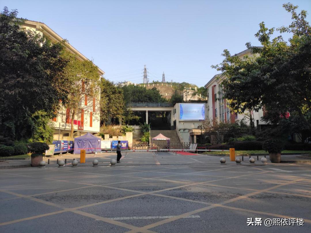 没轨道,接房要3年后,这里的高层凭什么套内17000元/㎡?