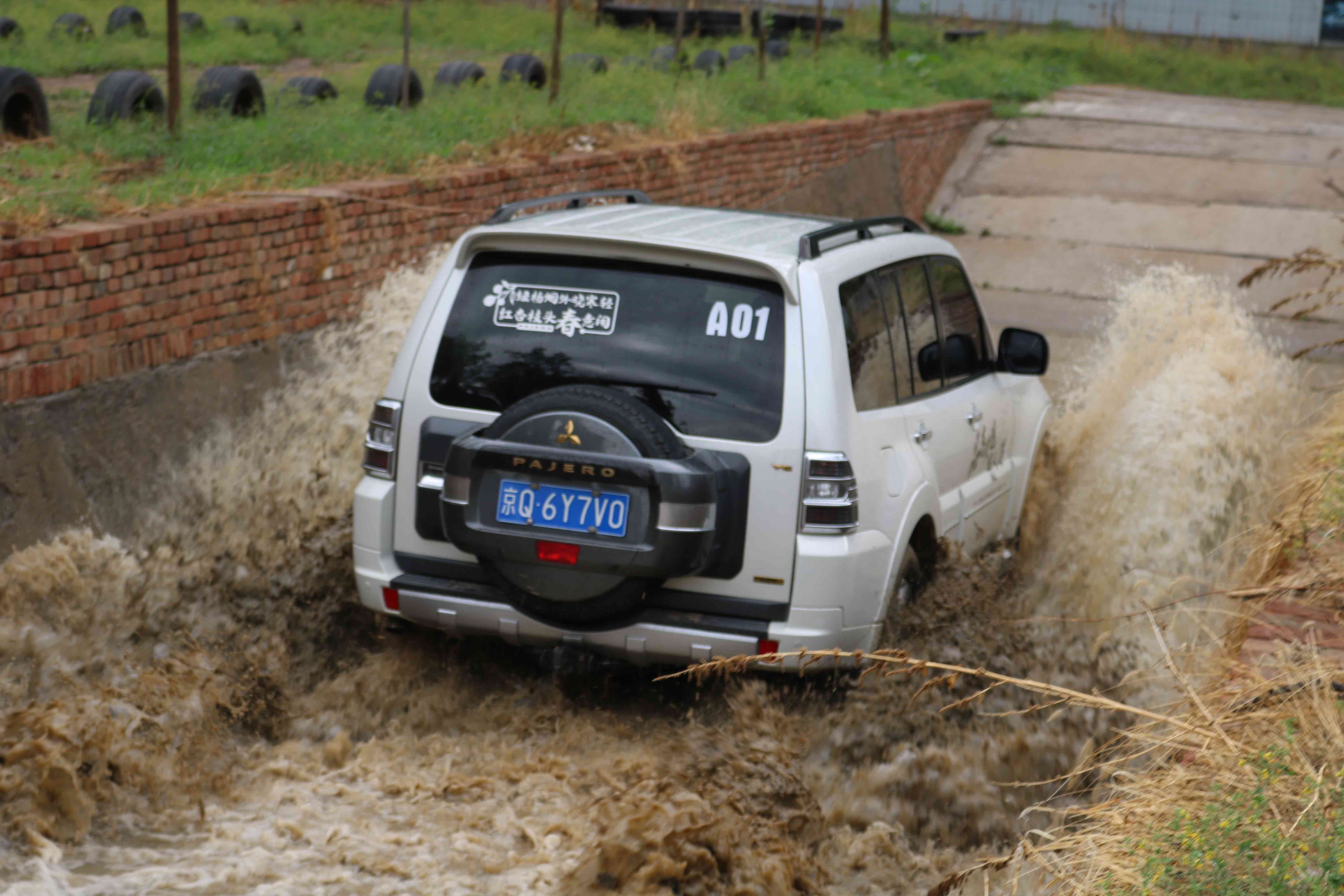 越野性能不输普拉多,帕杰罗和普拉多越野对比