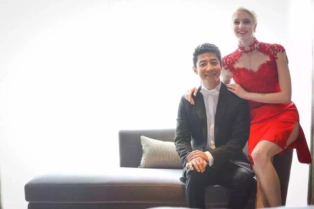 撒贝宁一家四口双胞胎,撒贝宁龙凤胎首曝光