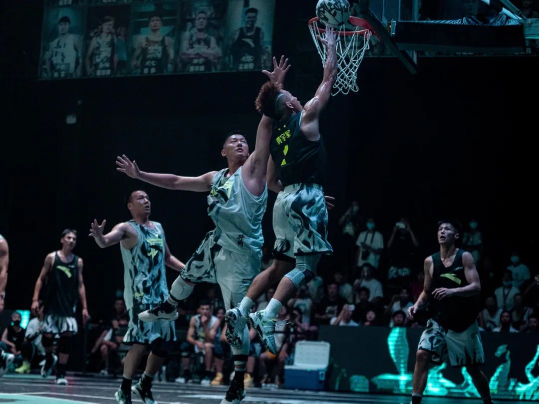 安踏新十年战略下的创造共生价值,安踏要疯5狂潮3传承开箱