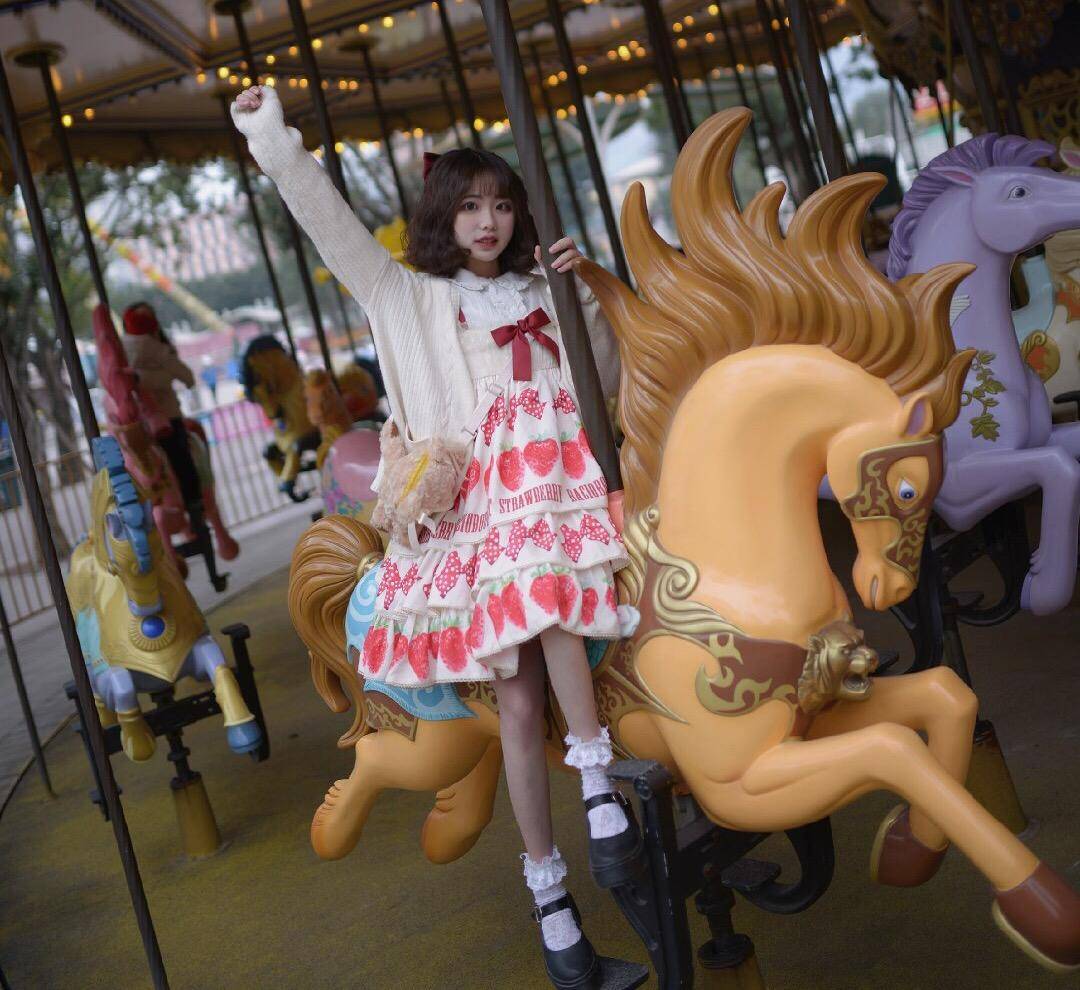 lolita适合什么人穿,lolita不穿内衬出去可以吗