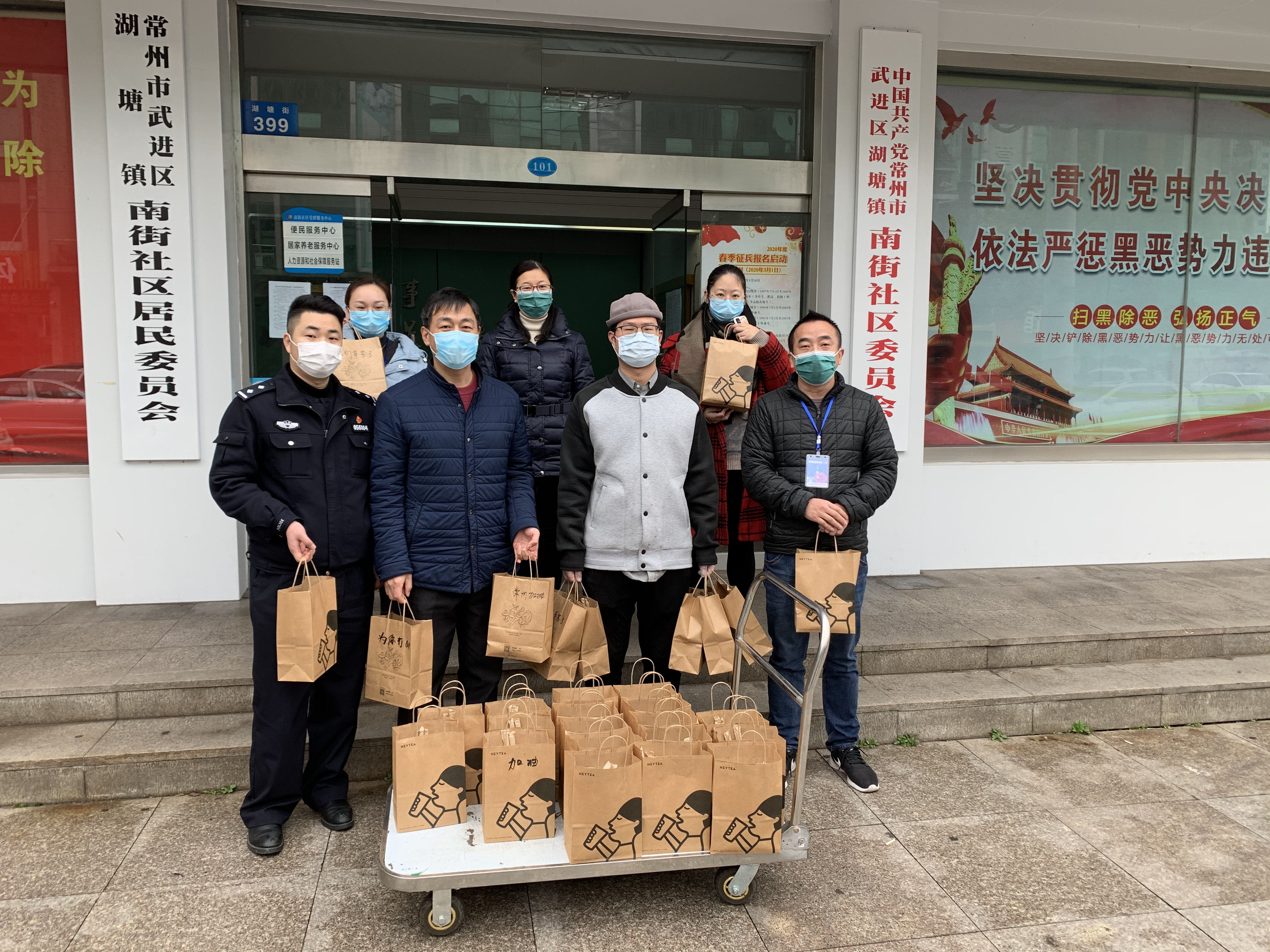 今天的奶茶格外甜武进吾悦携手场内奶茶商户给抗疫一线送温暖