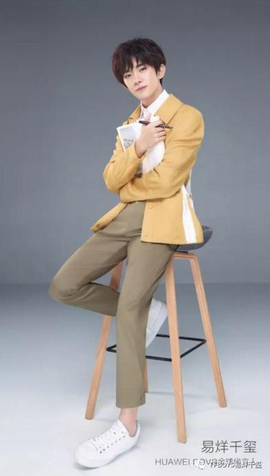 时尚派千玺大佬面对“小将”尽显温柔暖男范儿