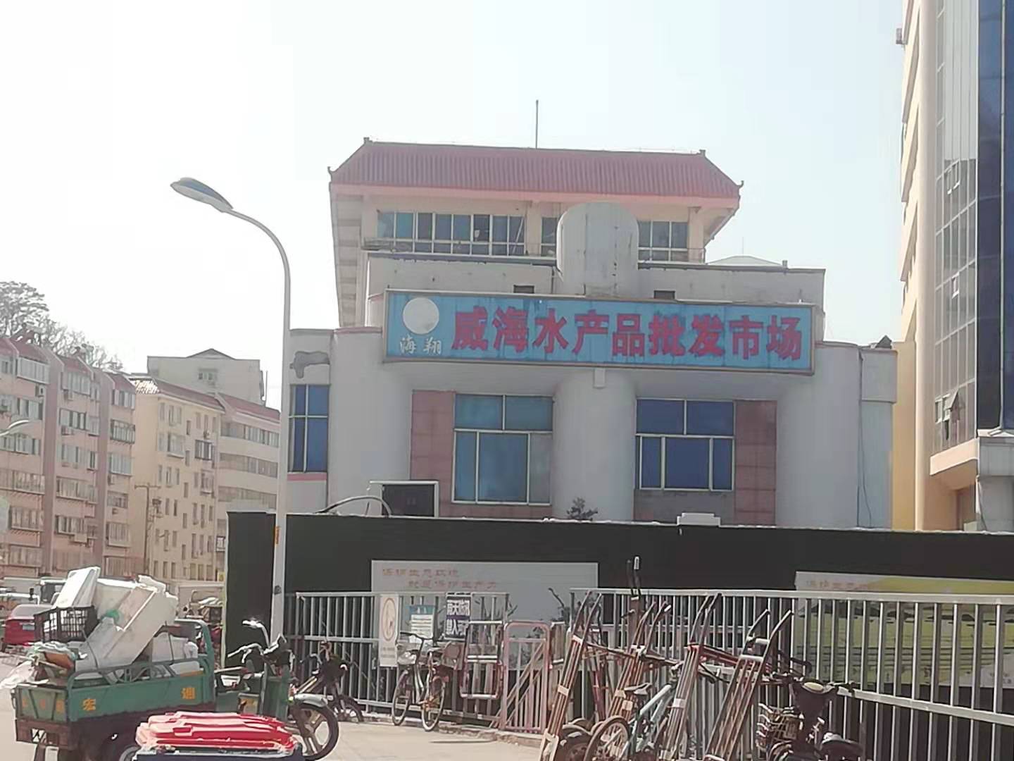 威海哪个码头海鲜新鲜便宜,凌晨的威海海鲜批发市场