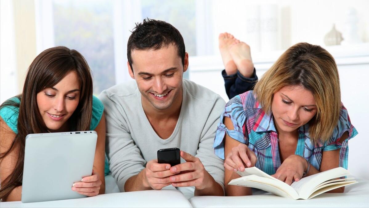 上课玩手机被老师没收家长怎么做,孩子在学校玩手机被没收怎么惩罚