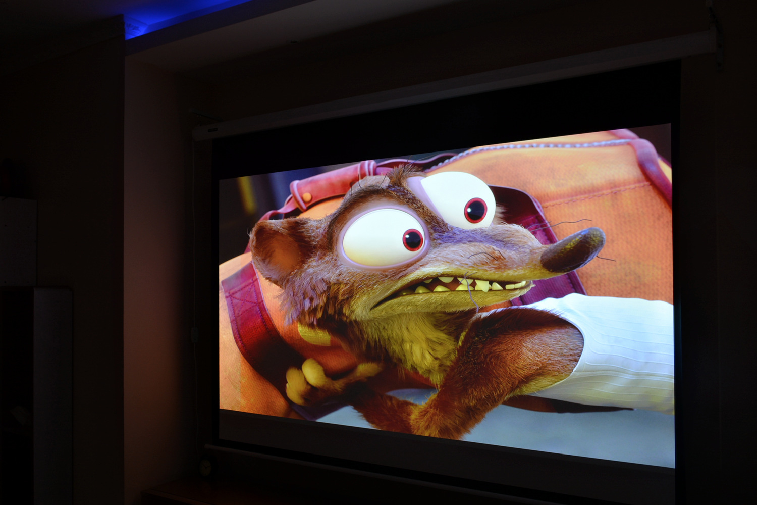 坚果4k超高清投影仪,坚果j10和当贝x3投影哪个好