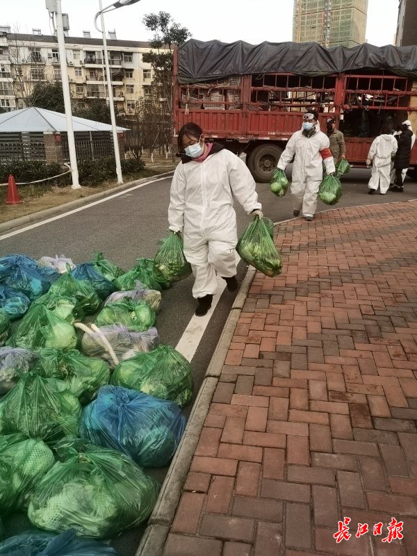 心甘情愿的来到一线加入志愿者,欢迎大家一起加入志愿者服务