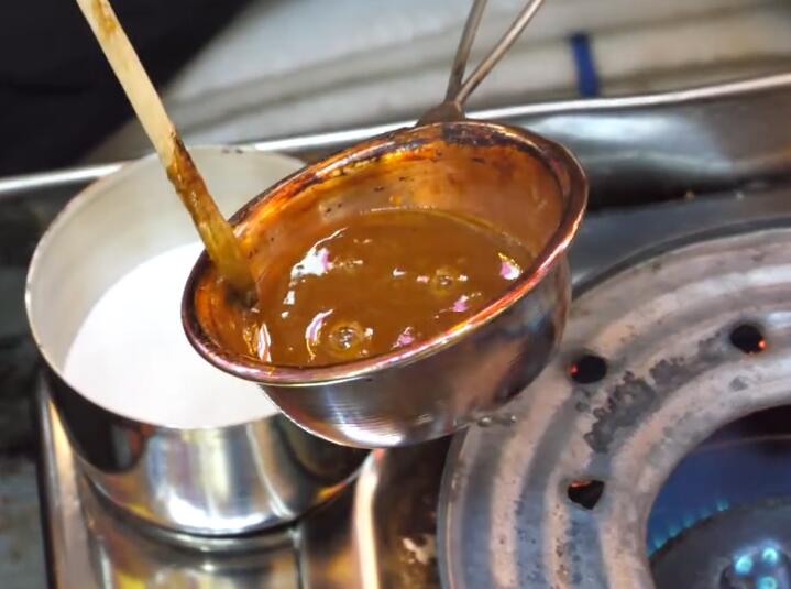 80后农村小伙做零食,80年代大叔自制食物