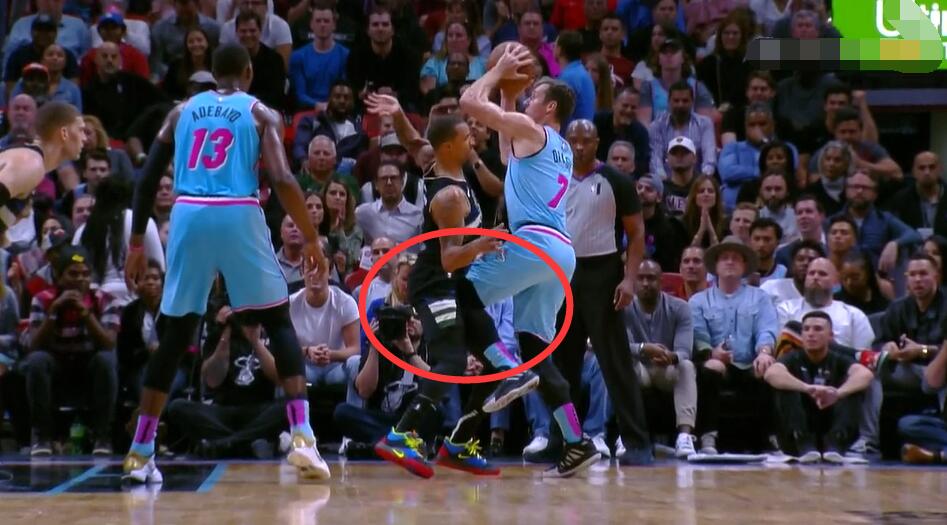 闆勯箍鐞冨憳鑶濈洊鍙椾激涓変釜鏉ュ洖,鐪嬬潃閮界柤鐢峰瓙鍋ヨ韩鏃惰鏉犻搩鐮稿埌