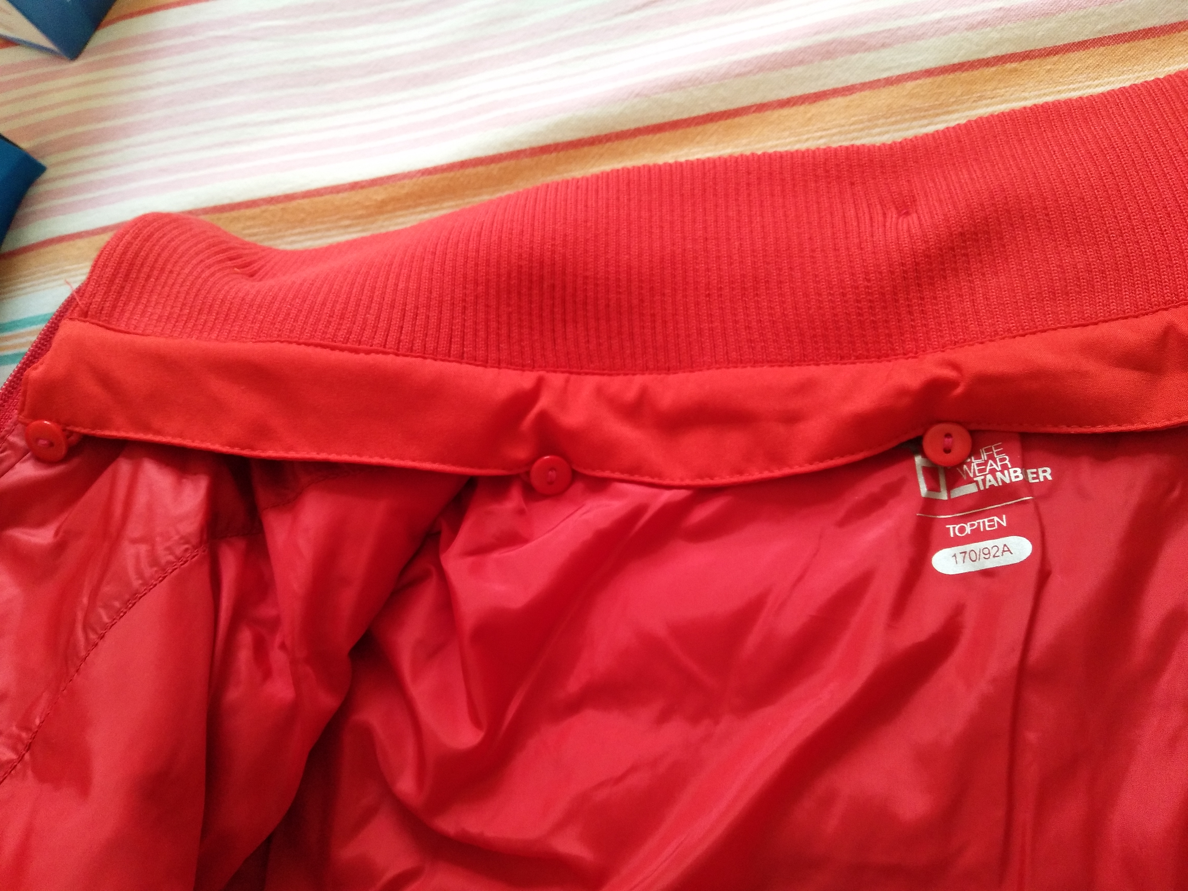 如何预防羽绒服袖子磨损,怎样防止翻领羽绒服领子脏