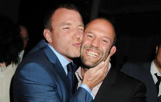 著名“怪胎”大导演最新*片爽**，冲这光头主演我就燃爆了