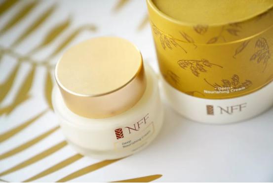 张韶涵和张嘉倪爱用的面霜，是屈臣氏“镇店之宝”，价格不到一百