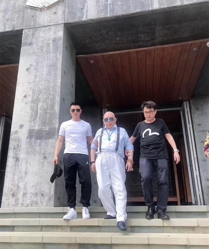 一众金牌绿叶同框,孙兴黄子扬被美女环绕,“嘎子”肌肉抢镜