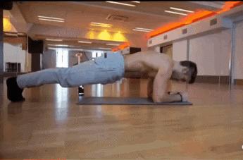 如何在一个月之内练出腹肌马甲线,3个动作练出腹肌马甲线2天见效