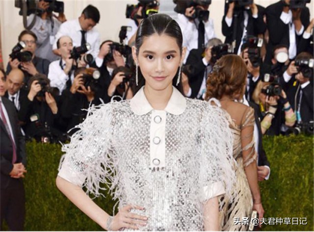 女人40少戴哪三种首饰,女人40岁了还有必要戴环吗