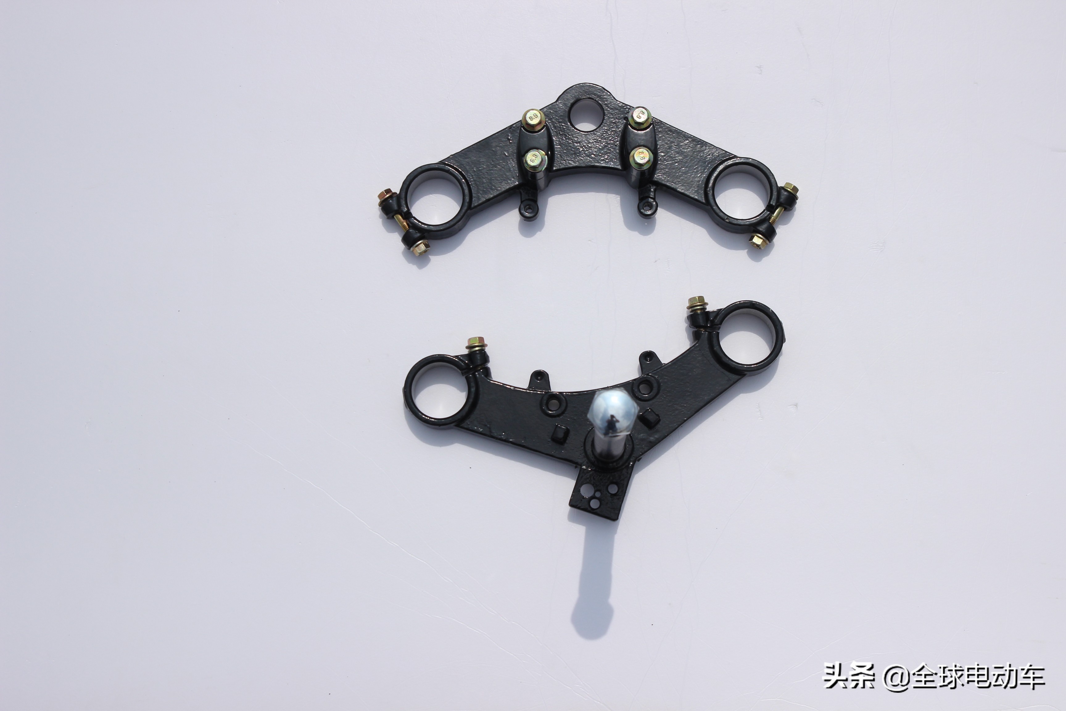 三轮摩托车方向盘抖,正三轮摩托车方向偏如何解决