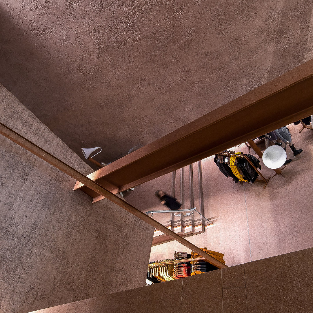 UR伦敦旗舰店，紫砂色彩提炼的空间表达了东方。