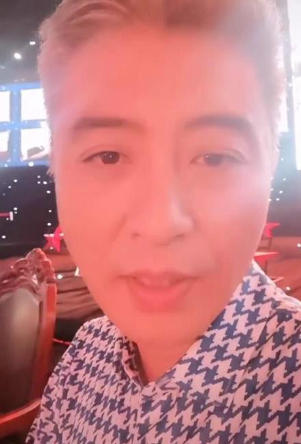 央视主持周炜近况曝光,46岁名嘴周炜近况曝光