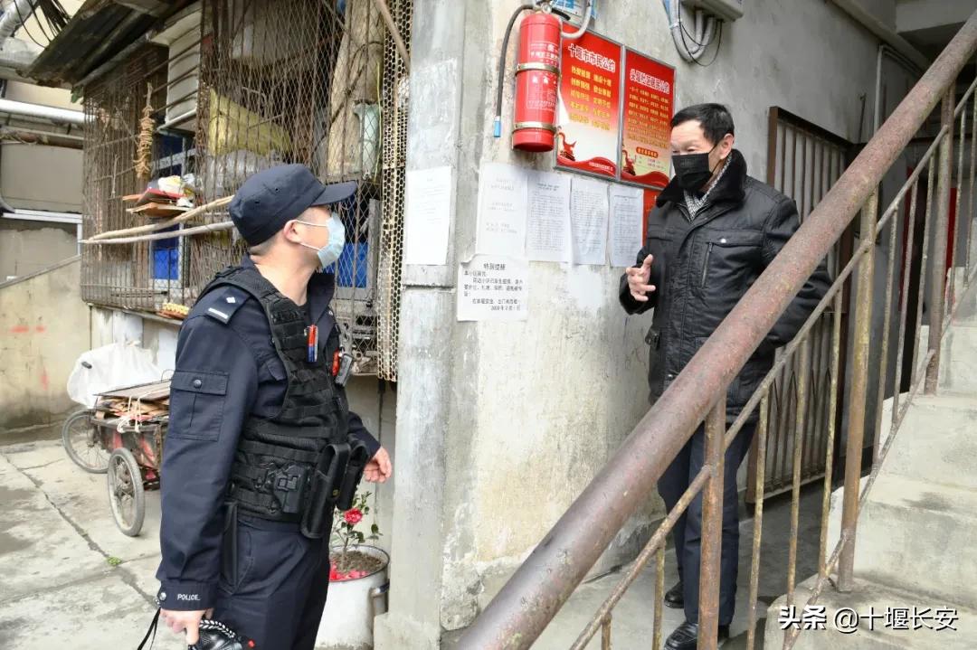 民警张旭获得什么嘉奖,政法系统英模教育年轻干部