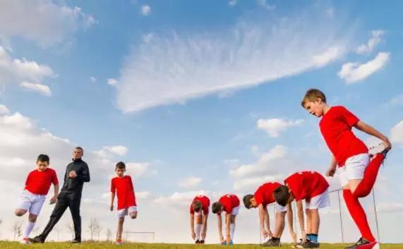 运动前的热身操完整版,4岁孩子运动前热身