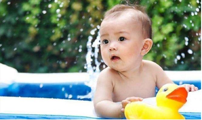 这些情况宝宝再脏也要慎重洗澡,给宝宝洗澡要注意什么怎么洗