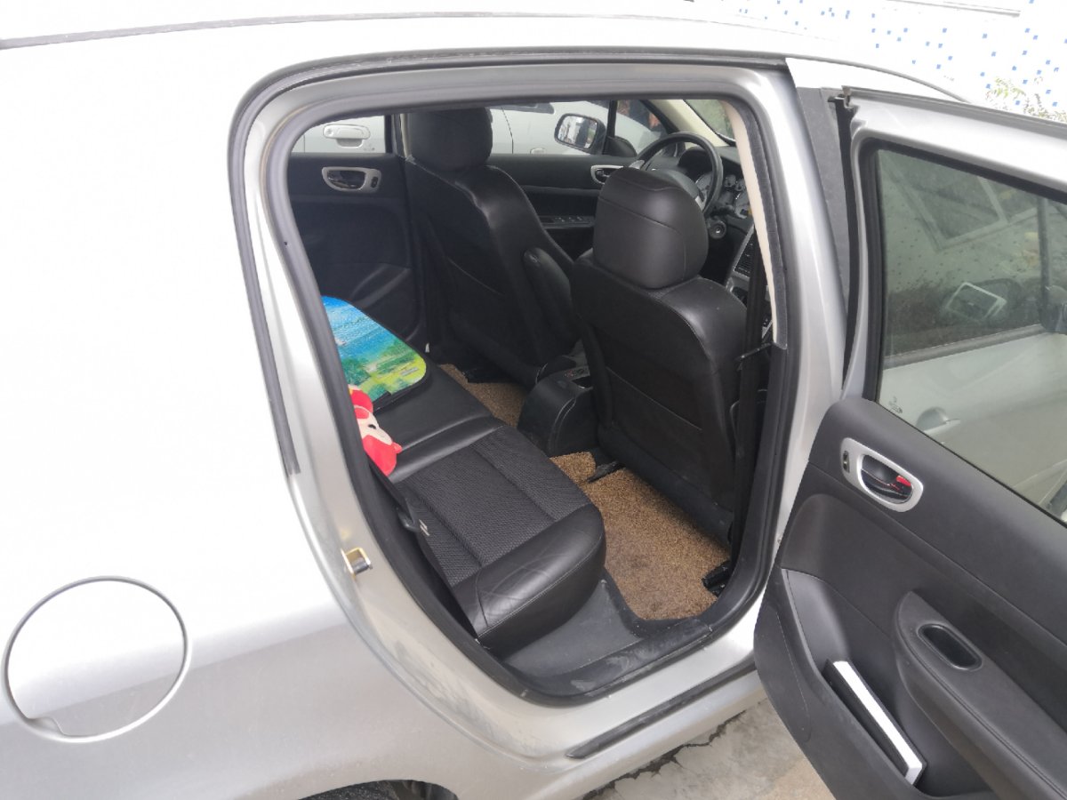 标致307两厢自动1.6驾驶感受,307原地烧胎