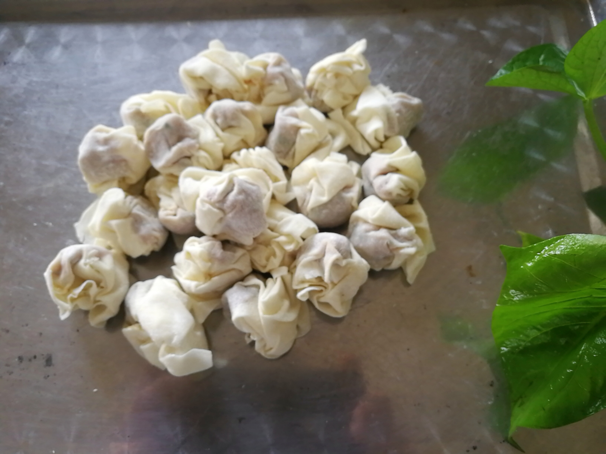 馄饨皮有黑点会影响口感吗,馄饨皮有黑点吃了会中毒吗