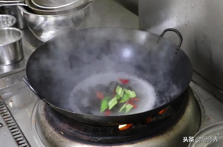 吃鱼时怎样做鱼肉嫩滑,鱼肉怎么过油