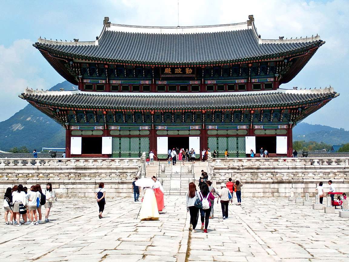 穿上汉服体验传统文化,穿上漂亮的韩服