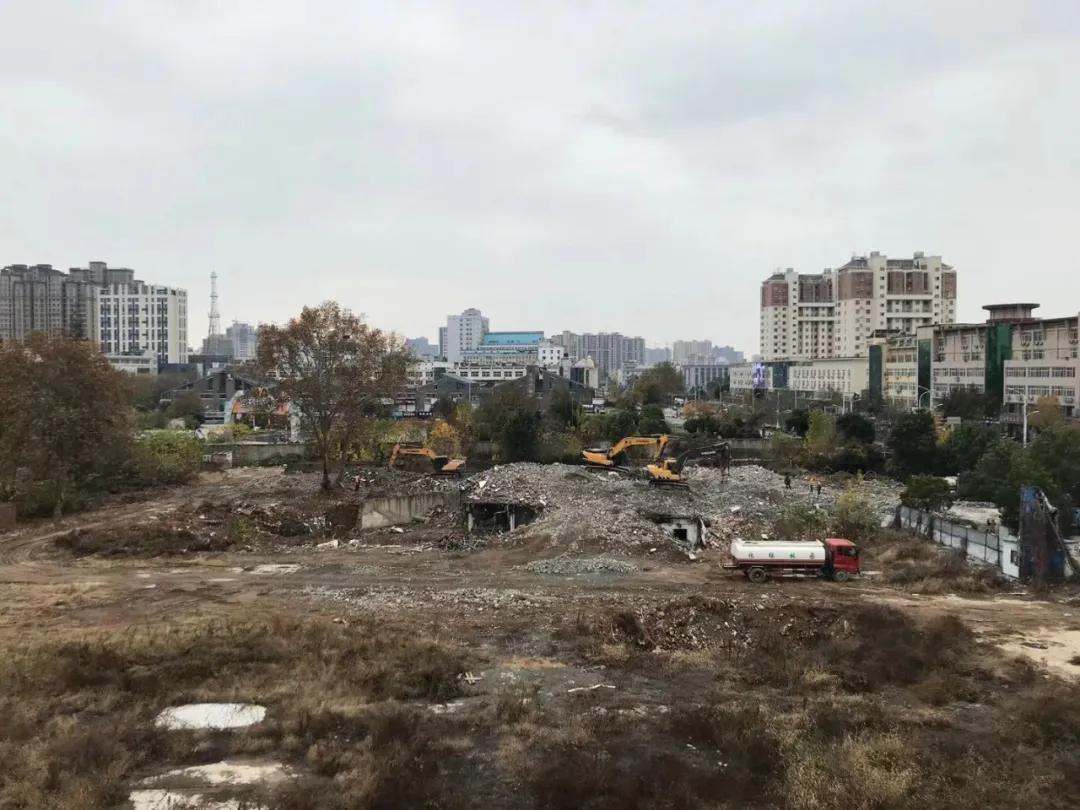 还有多少新沂人记得当初的“世纪广场”，如今处境让人感叹...