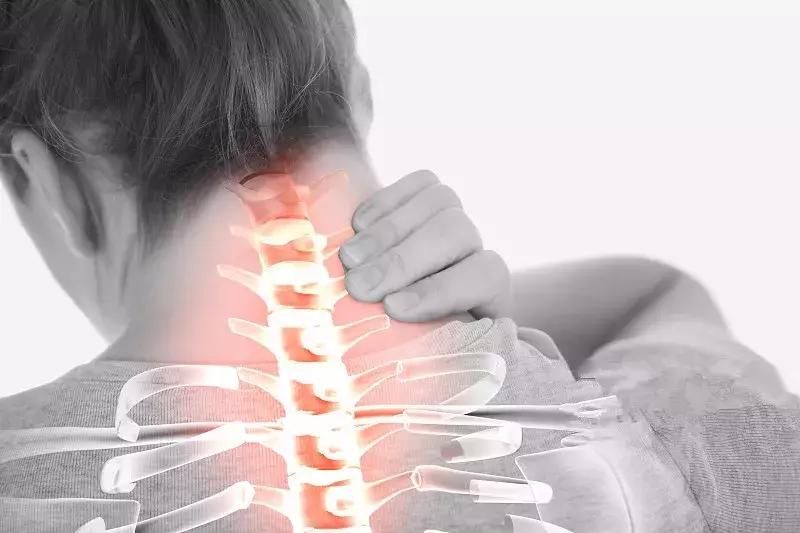 颈椎病和腰椎病会引起肠胃病吗,胃不舒服跟颈椎腰椎有关系吗