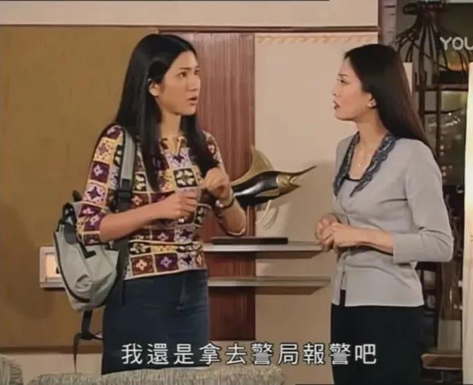 还记得2000年拿下黄子华的中环女律师MissMo穿过什么吗？