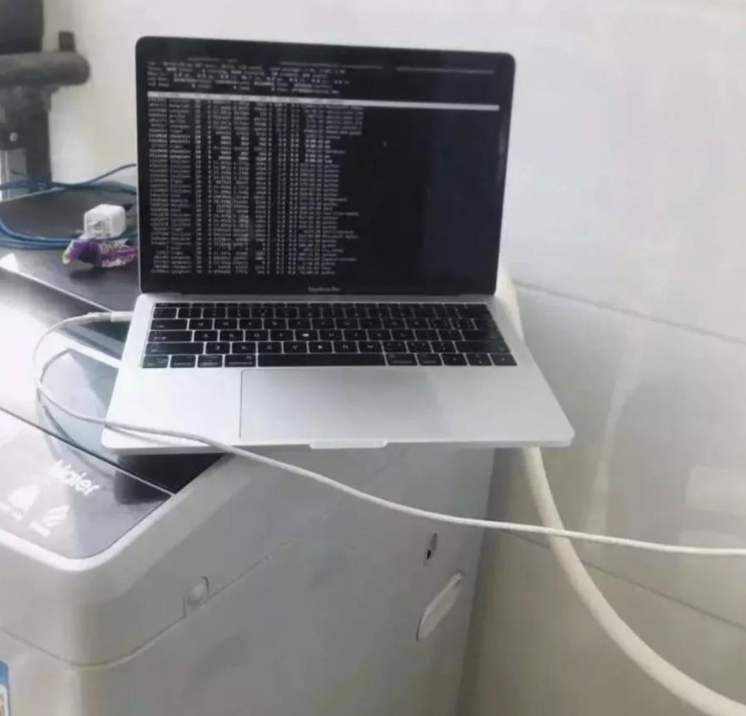 新加坡封城1个月宅在家的我们，竟活成了这个“鬼”样子