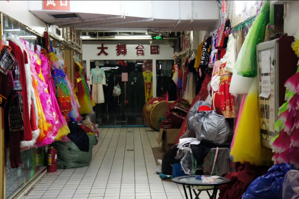 演出服装批发市场大全,疫情下的杭州服装批发市场