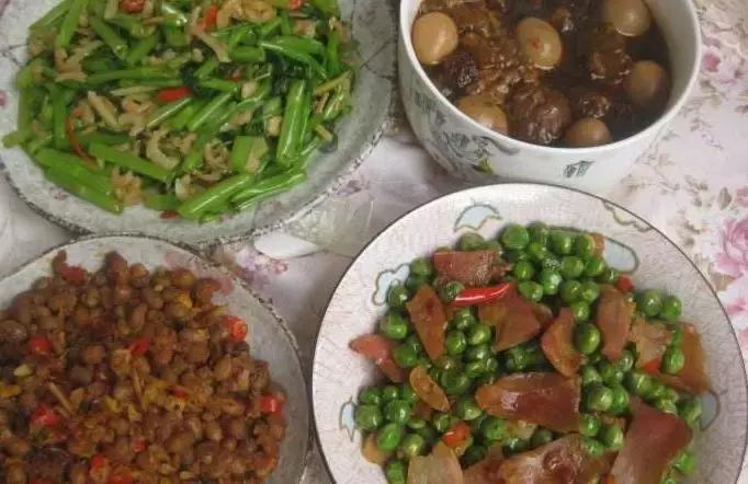 过年了回去见见想见的人,年底了回家见我想见的人