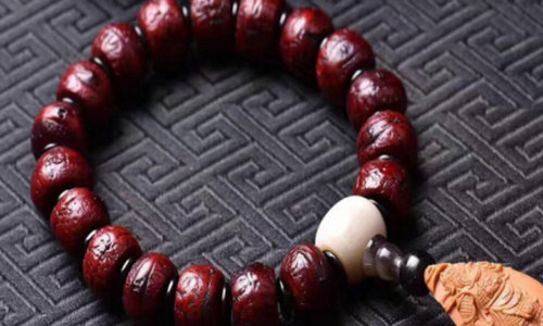 男士细手腕适合戴什么文玩,适合夏天佩戴的文玩男