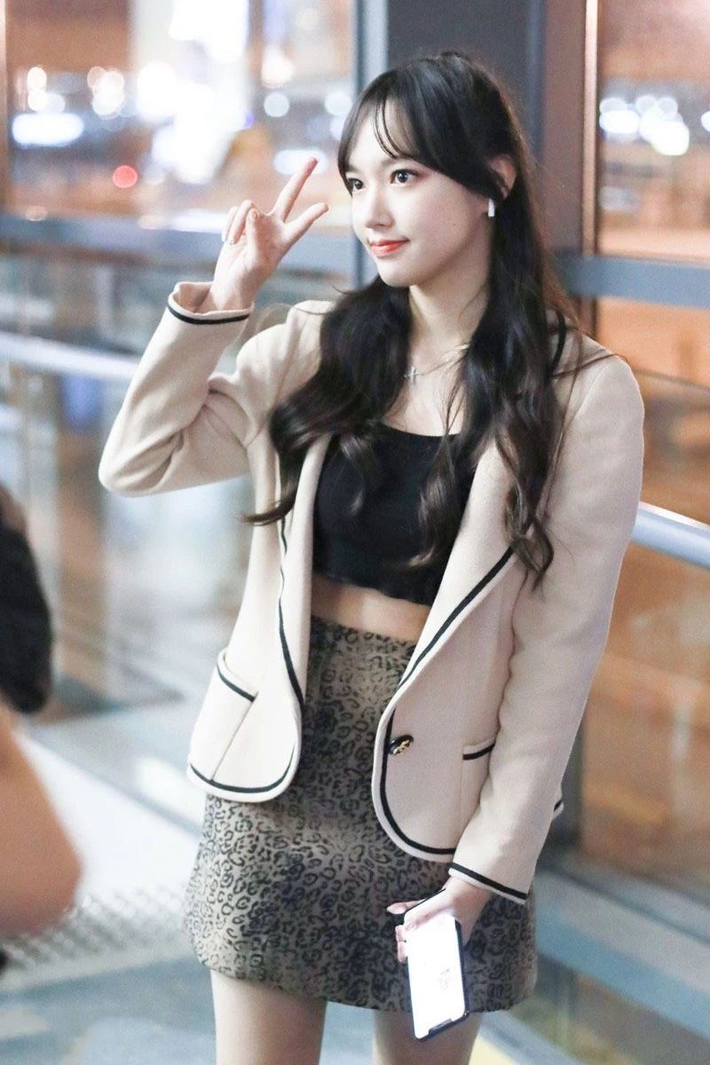 程潇微胖完整版,程潇穿绿色露腰上衣