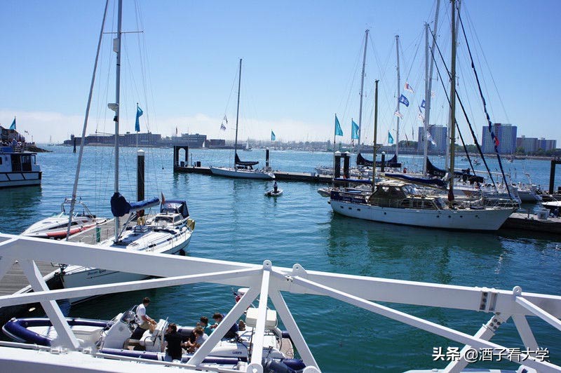 坐落在海军基地、曾策划过诺曼底登陆战之地的大学！