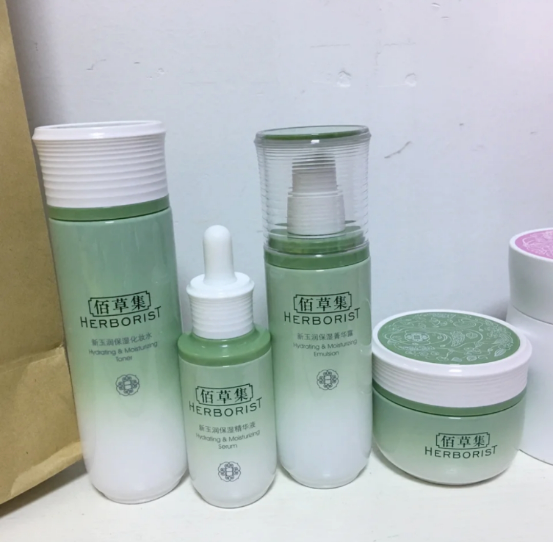 百雀羚和佰草集哪个更适合油皮,百雀羚和佰草集哪个护肤品好用