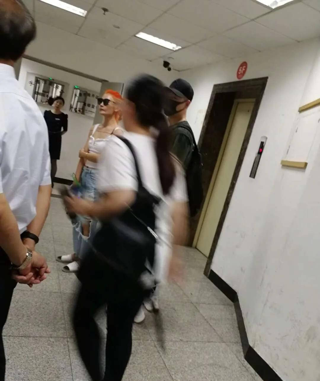 曹云金与富婆女友疑分手?前妻孕期出轨,相声馆倒闭事业爱情全完?