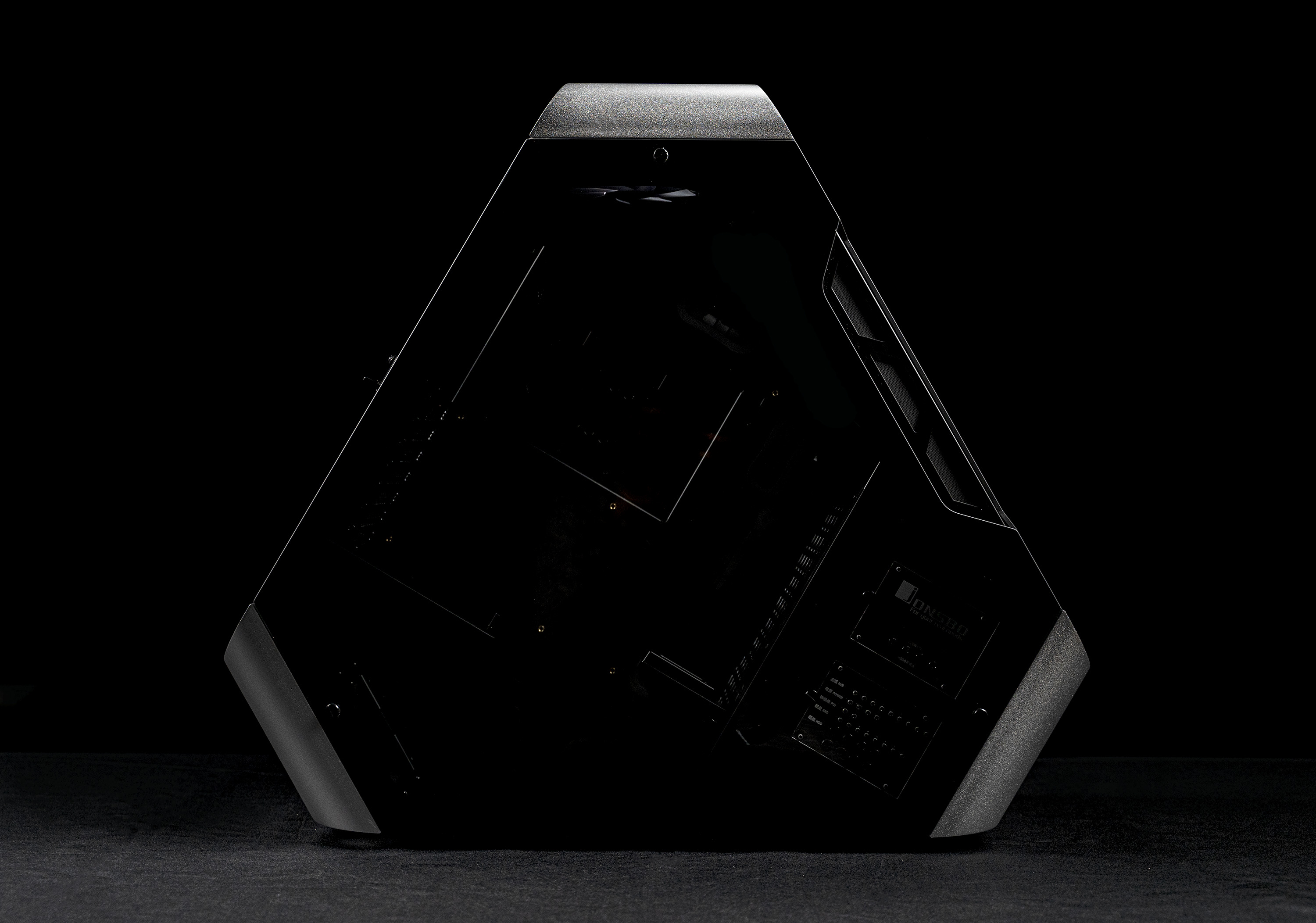 顶级机箱装机,第一次装机推荐机箱